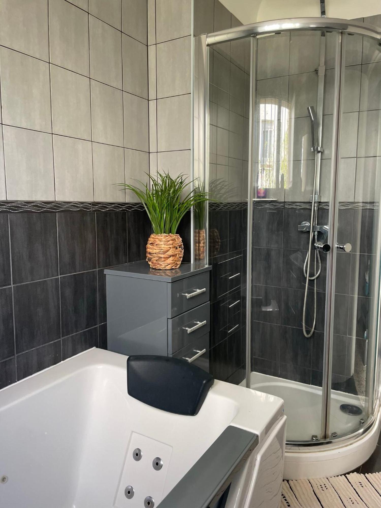 Maison Chaleureuse 4 Avec Jardin - Proche Paris - Arena Paris Nord Villepinte - Parc Des Expositions - Aeroport Cdg - - Asterix Holiday home *